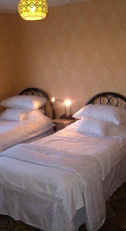 Tremains Guest House Bridgend  Ngoại thất bức ảnh