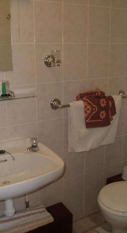 Tremains Guest House Bridgend  Ngoại thất bức ảnh